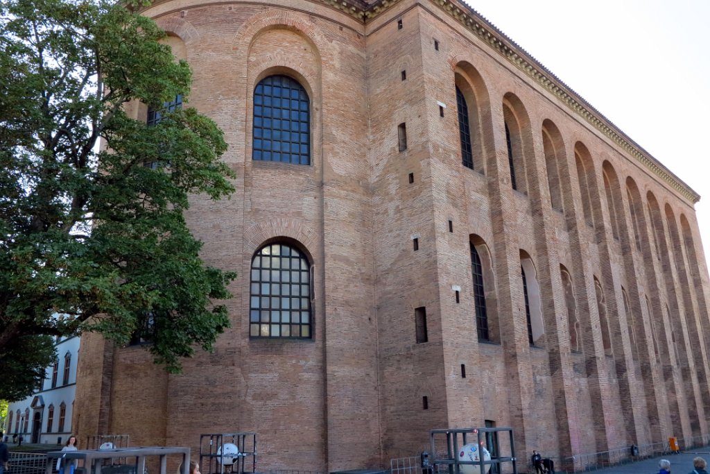 29 TREVIRI Basilica Palatina.JPG